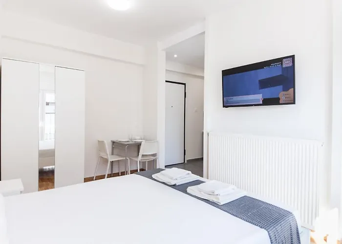 Stylish New Paradise Apt For 2 In Marousi
