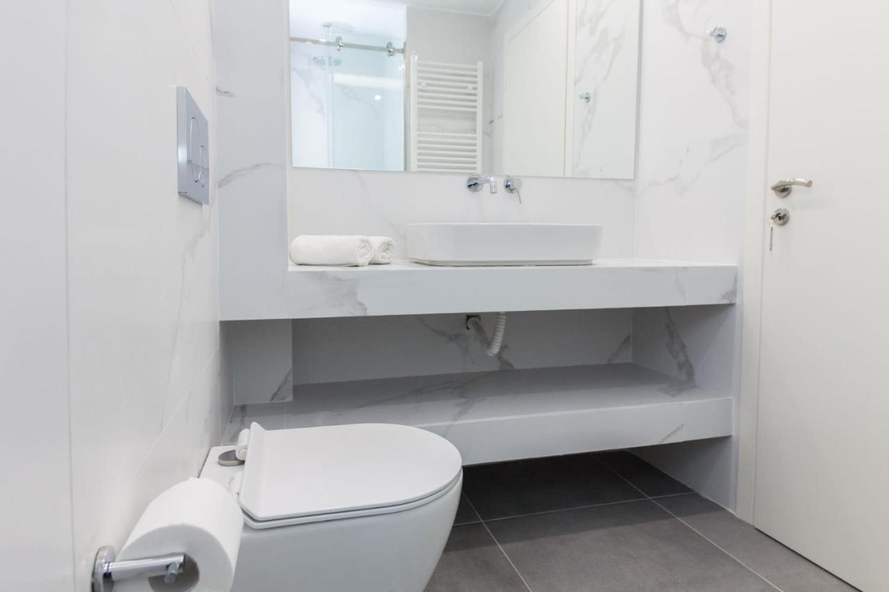 Stylish New Paradise For 2 In Marousi Athen