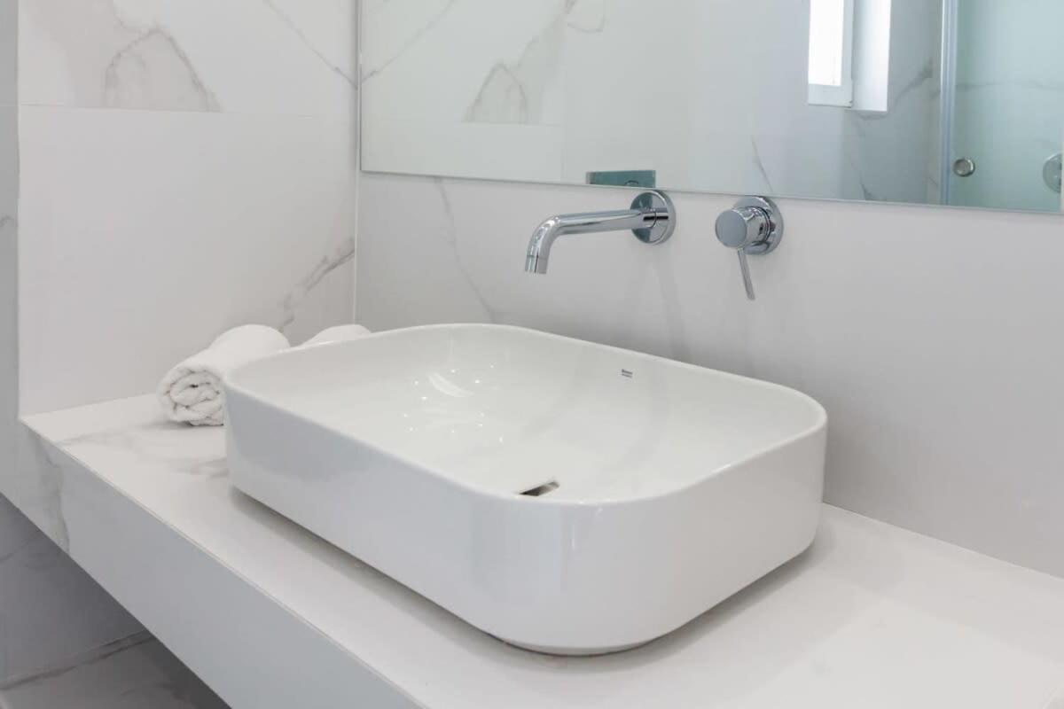 Stylish New Paradise For 2 In Marousi