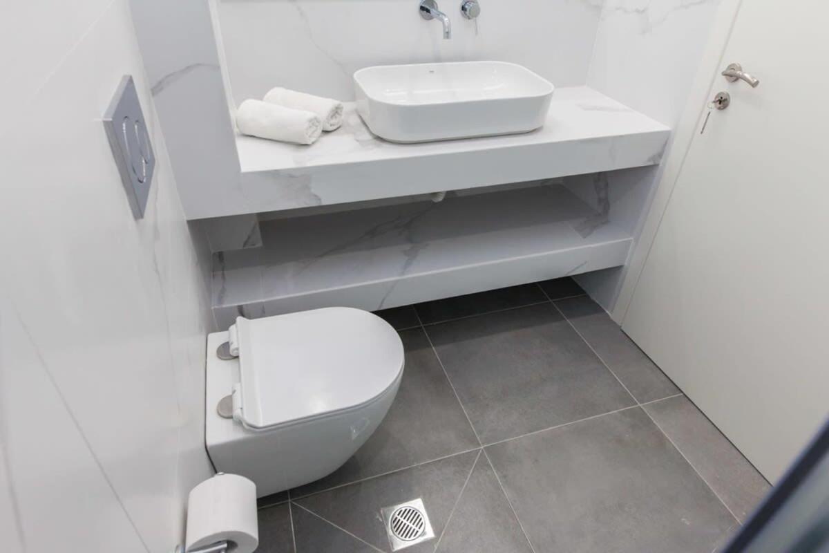 Stylish New Paradise For 2 In Marousi